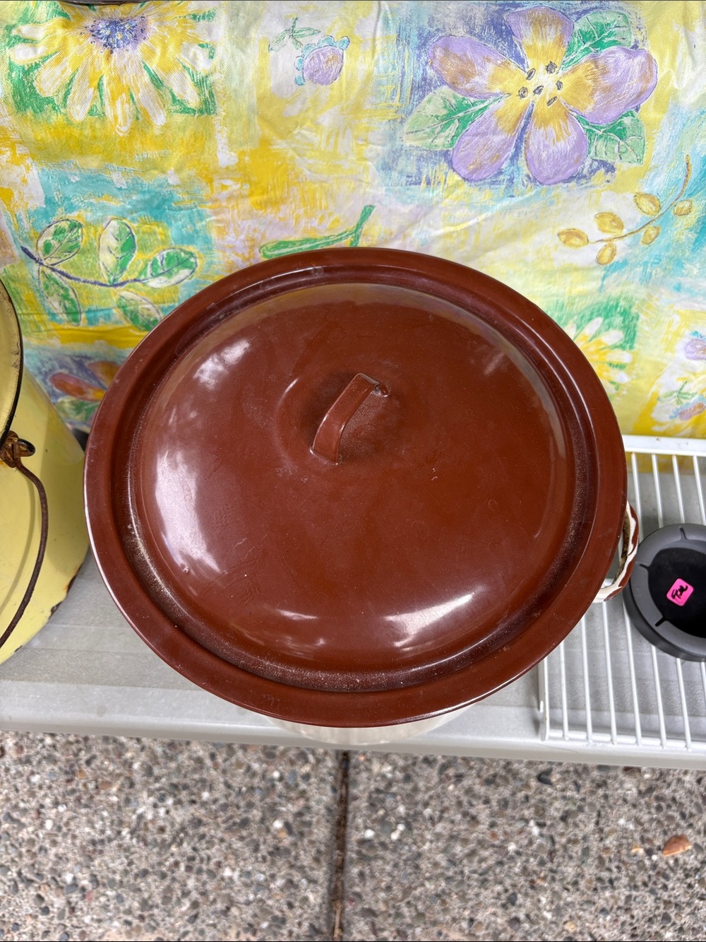 Classic Brown Ceramic Covered Casserole - Versatile Kitchen Serveware